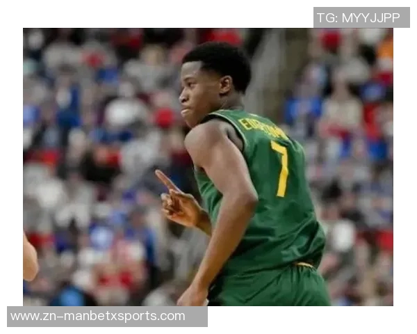 埃奇库姆闪耀赛场展现实力成新秀最佳球员引发热议